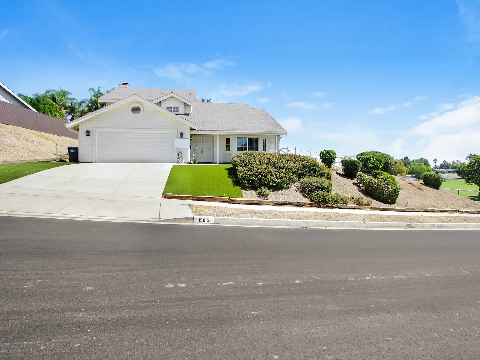 3 bed, 1972 sqft, $4,500 — Photo 2