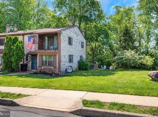 218 Bishops Dr, Aston, PA 19014