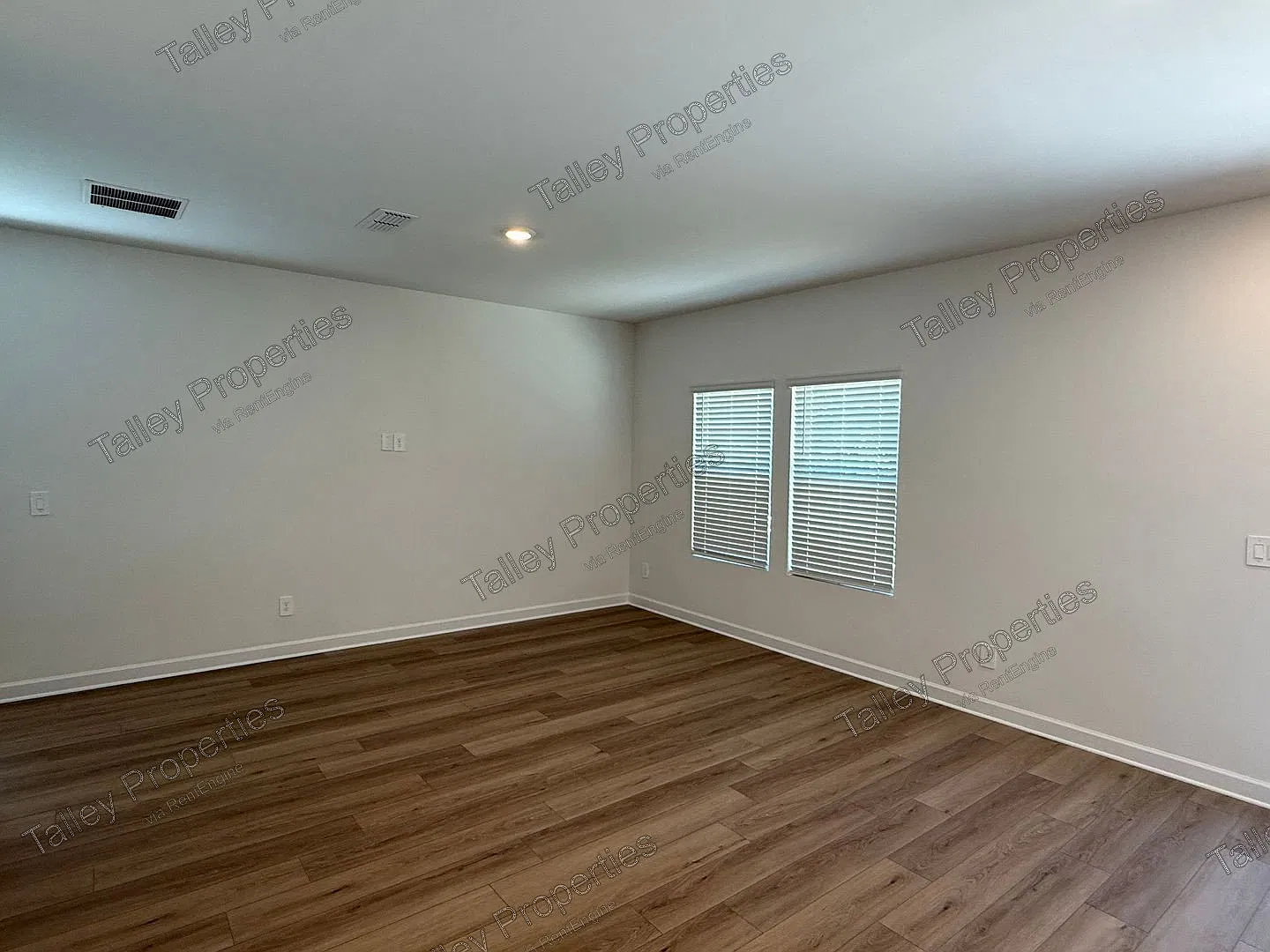 3 bed, 2.5 bath, 1528 sqft, $1,949 — Photo 4