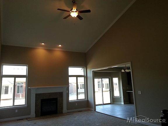 5th image of 55437 Stewart Dr