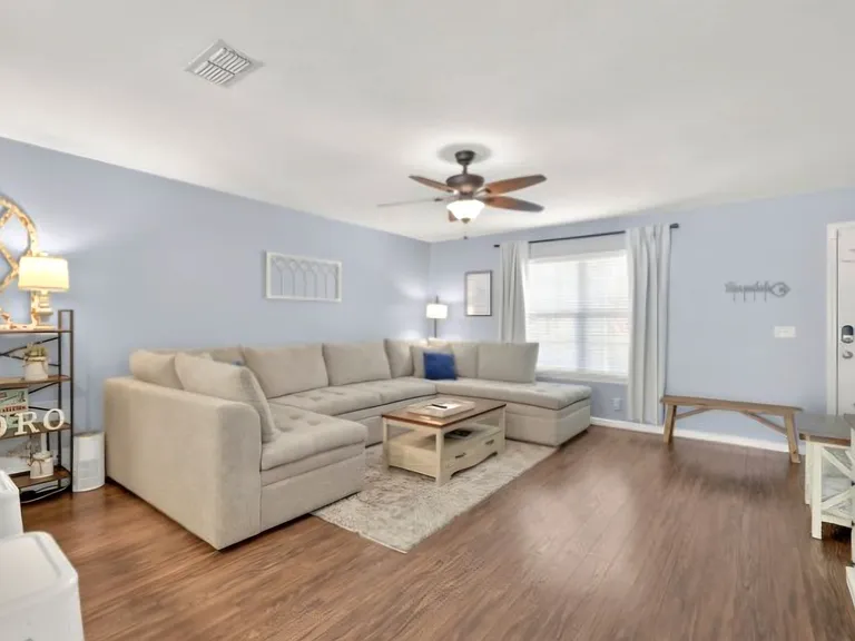 1011 Wolves Den Pl — Photo 8