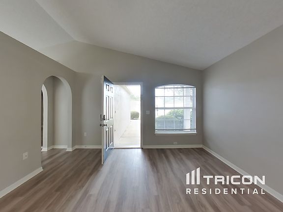 3rd image of 8413 English Oak Dr