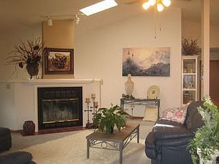 3rd image of 911 Marsha Ln