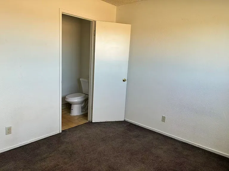 19 E Saginaw Way #101 — Photo 5