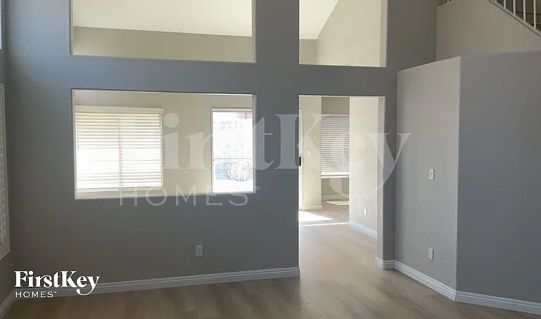 277 Fairbrook Dr — Photo 3