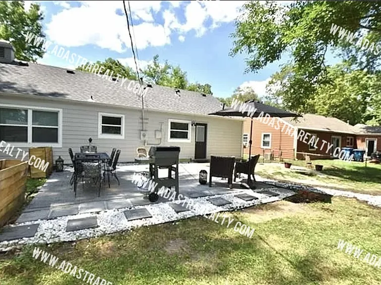2227 W 78th St — Photo 27