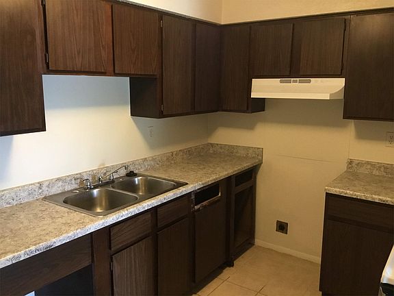 2nd image of 3903 N Rockwell Ave APT 105