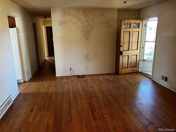 2nd image of 4950 Quentin Street