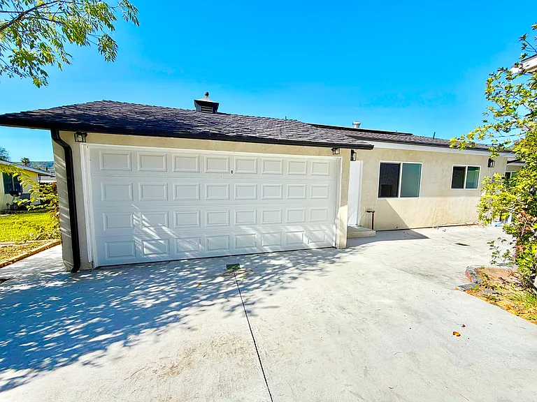 10639 Whitegate Ave — Photo 21