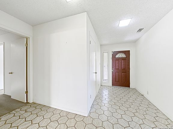 5th image of 9511 Sinsonte St