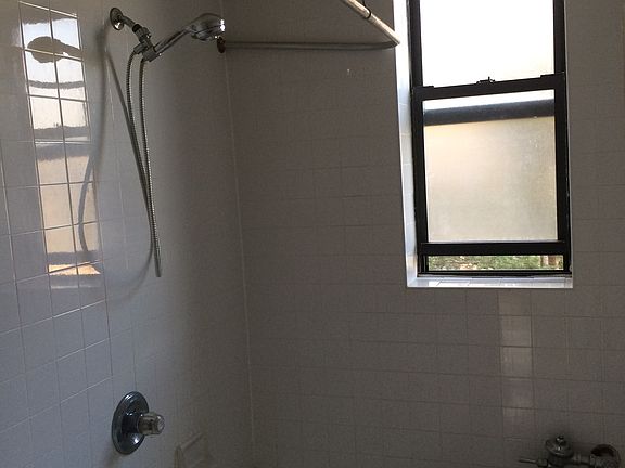 3rd image of 300 Hayward Ave APT 4I