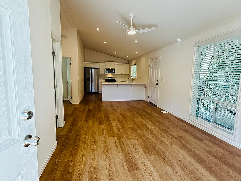 1045 East Ave — Photo 3