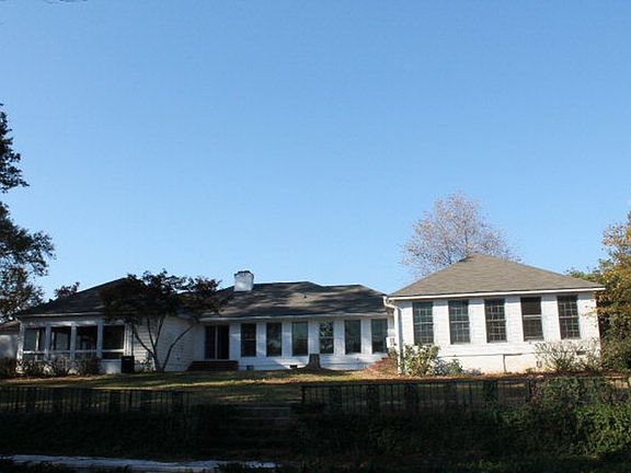 2nd image of 3042 Washington Rd