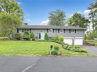 175 Twin Oaks Ter, Stratford, CT 06614