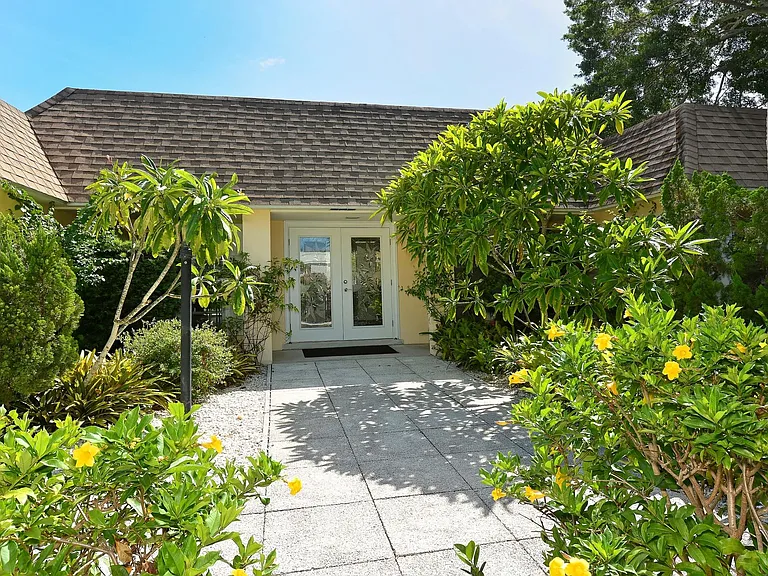 Luxurious 3BR/2BA canal front home with heated pool