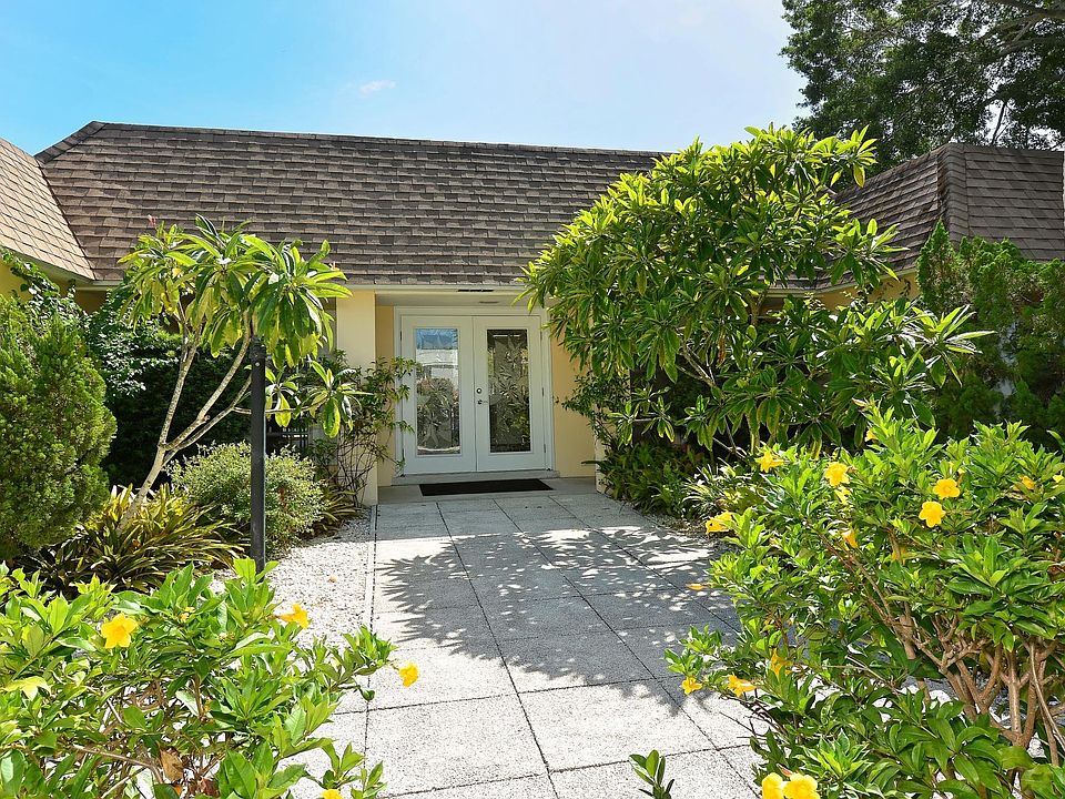 Luxurious 3BR/2BA canal front home with heated pool