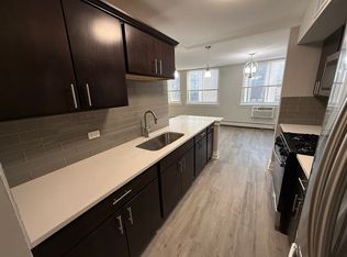 5800 N Sheridan Rd #305, Chicago, IL 60660