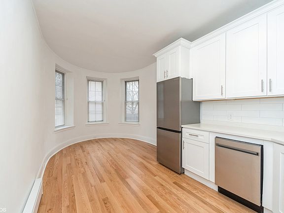 3rd image of 48 Clearway St APT 5