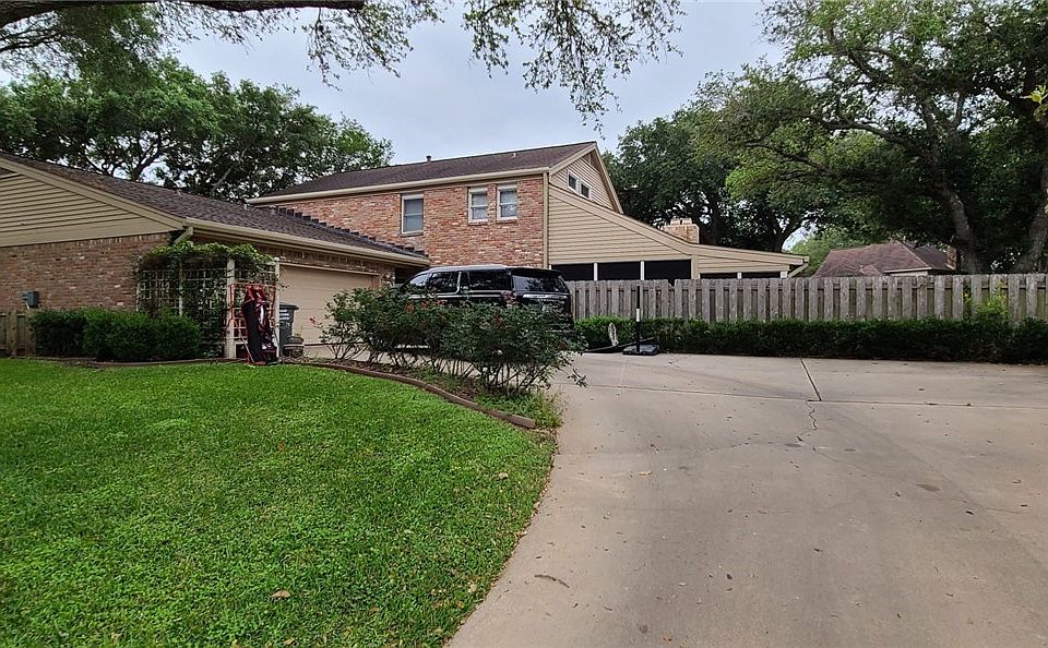 1st image of 301 Woodglenn Dr