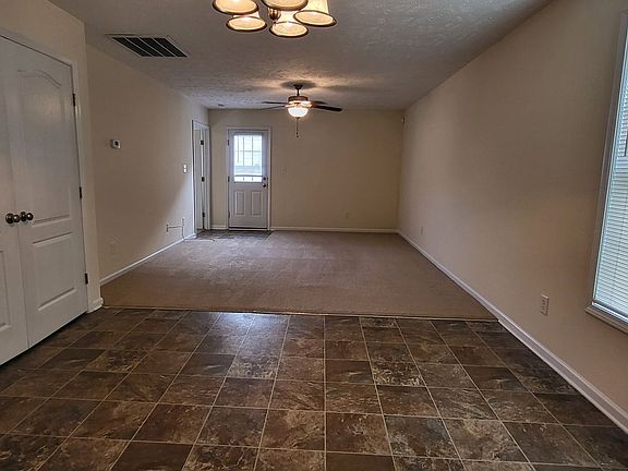 4th image of 3700 Woodcliff Dr #B