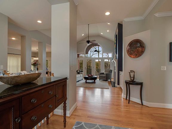 3rd image of 313 Saloli Ln