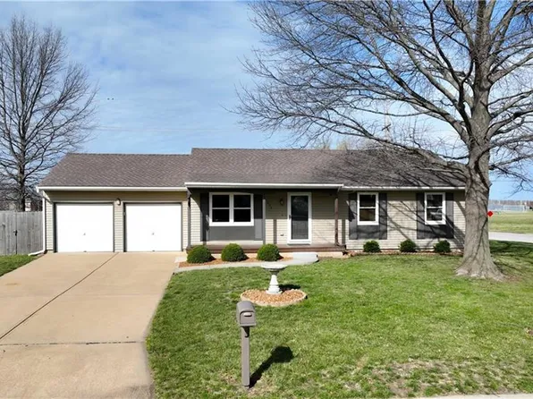 244 N Poplar Dr, Gardner, KS 66030