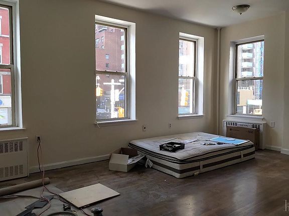 2nd image of 300 E 86th St Frnt 2