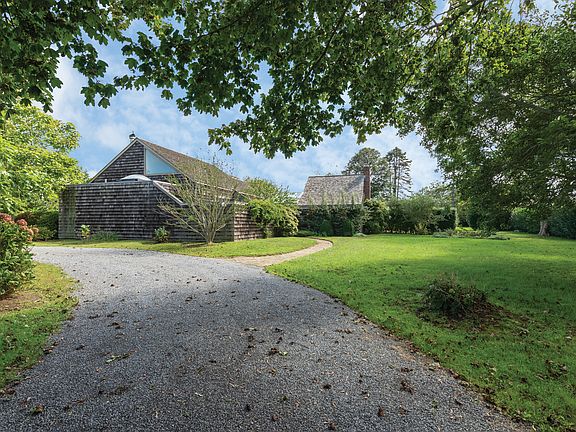 3rd image of 749 Sagaponack Main St