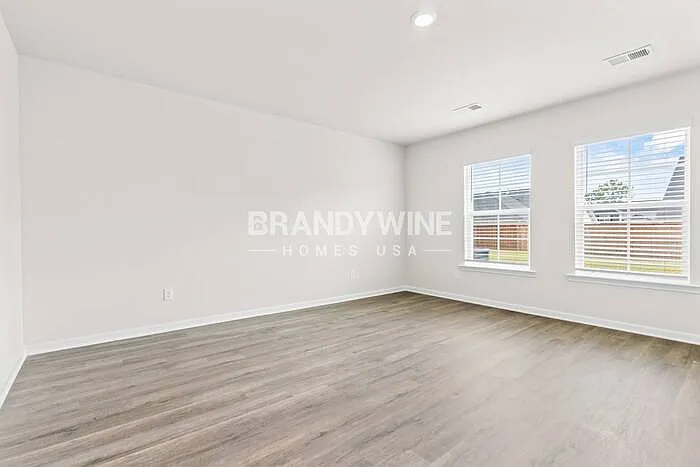 5 bed, 3.0 bath, 2334 sqft, $2,739 — Photo 4