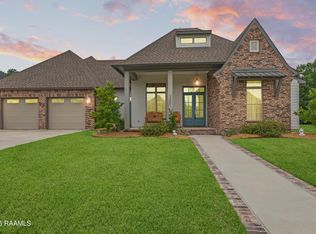 137 Grandview Terrace Dr, Youngsville, LA 70592