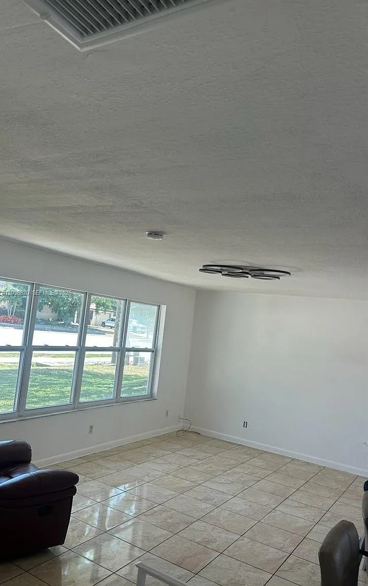 3 bed, 3.0 bath, $1,900 — Photo 3