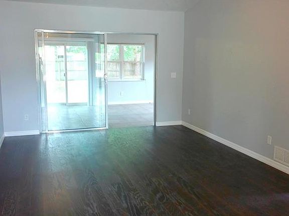 2nd image of 3110 T C U Blvd