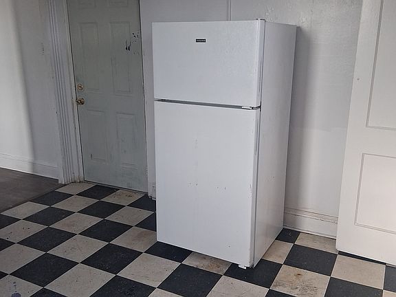 4th image of 4617 Wayne Ave APT 6