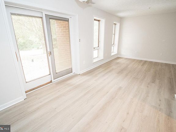 3rd image of 44792 Locust Ridge Ct APT 850
