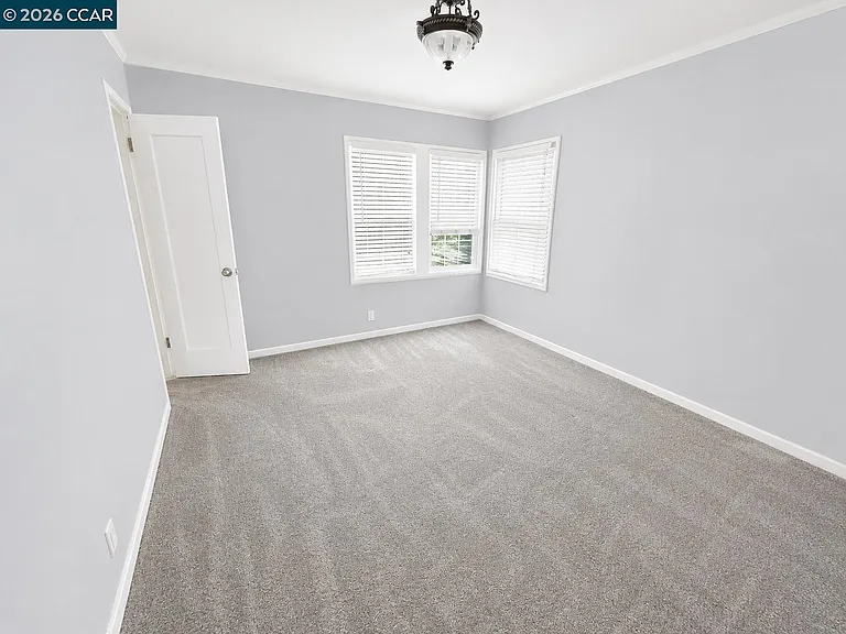 916 Veale Ave — Photo 6