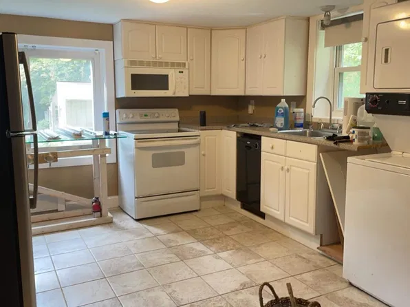 50 Peaslee Crossing Rd #1, Newton, NH 03858