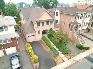 2415 5th St, Fort Lee, NJ 07024