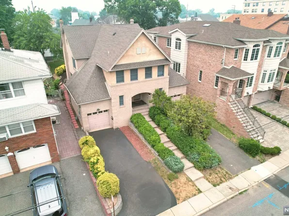 2415 5th St, Fort Lee, NJ 07024