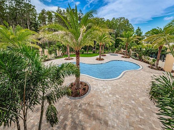 4th image of 809 Grand Cypress Ct N