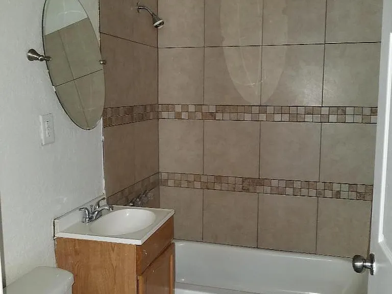 1239 Holden Dr — Photo 5