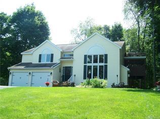 970 Walden Pond Ln, Cortland, NY 13045