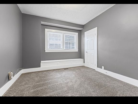 2nd image of 546 N Eastern Ave #D