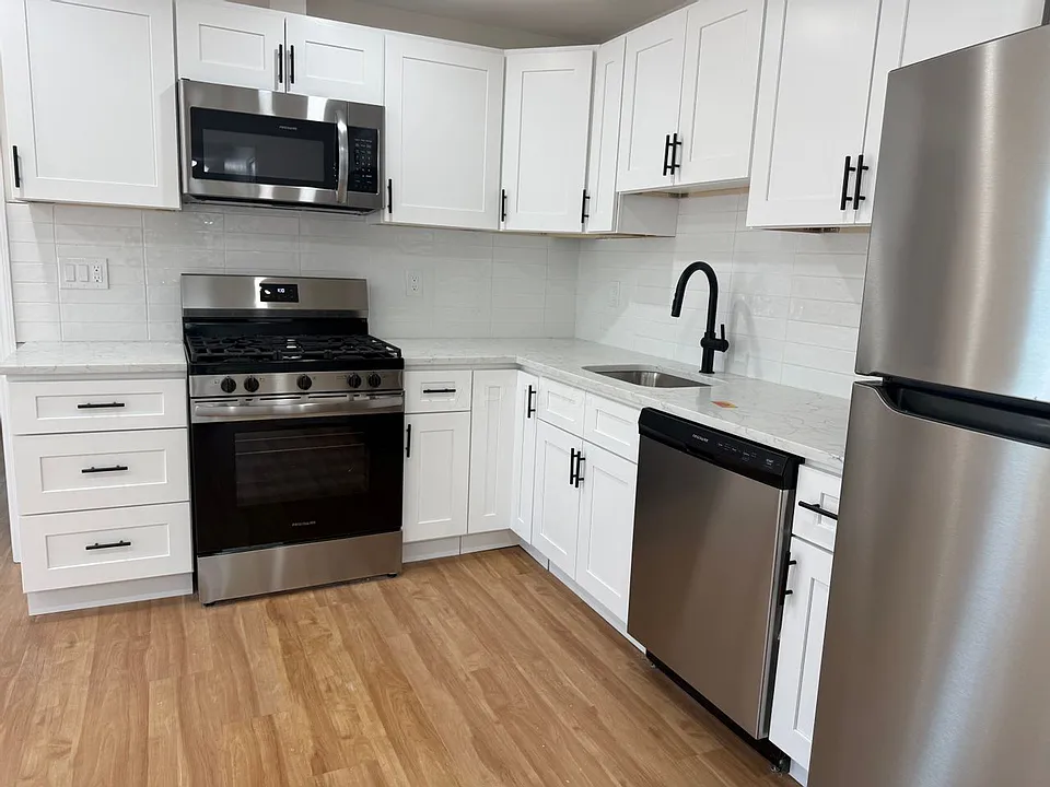 69 Florence St #3