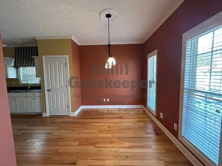 111 Hanbury Ln — Photo 4