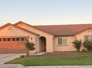 1957 Clover Dr, Dinuba, CA 93618