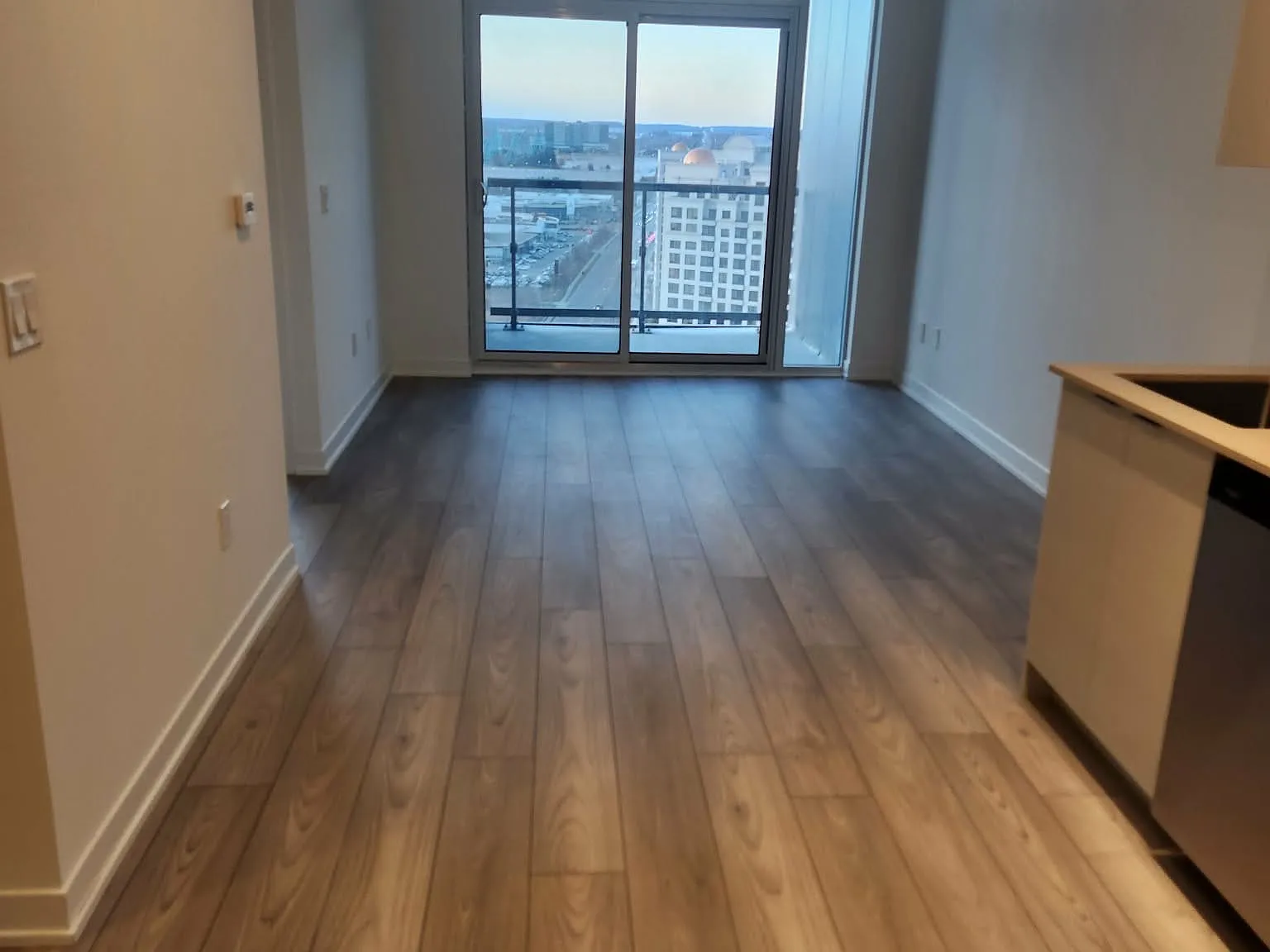 1 bed, 650 sqft, $2,300 — Photo 2