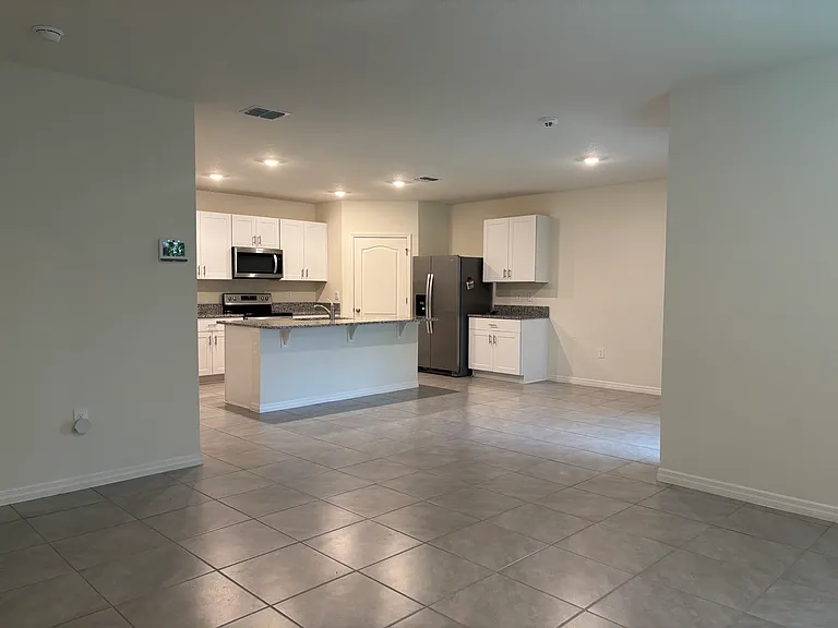 526 Anne St — Photo 5