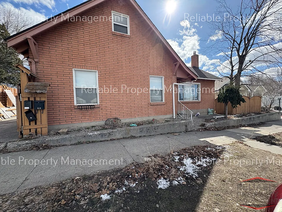 312.5 Gladstone St