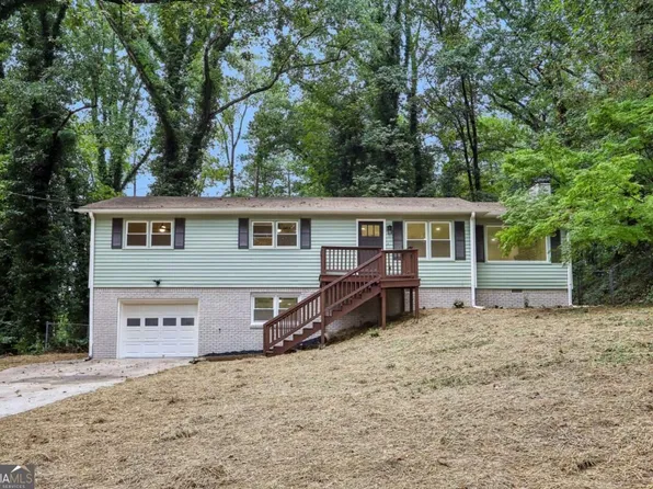 250 King Arthur Dr, Woodstock, GA 30189