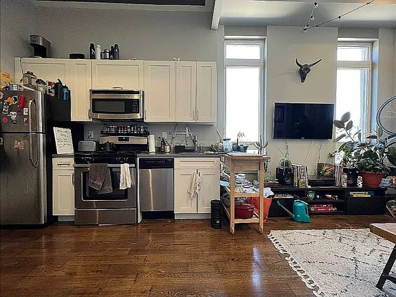 5th image of 228 Jefferson St #2B